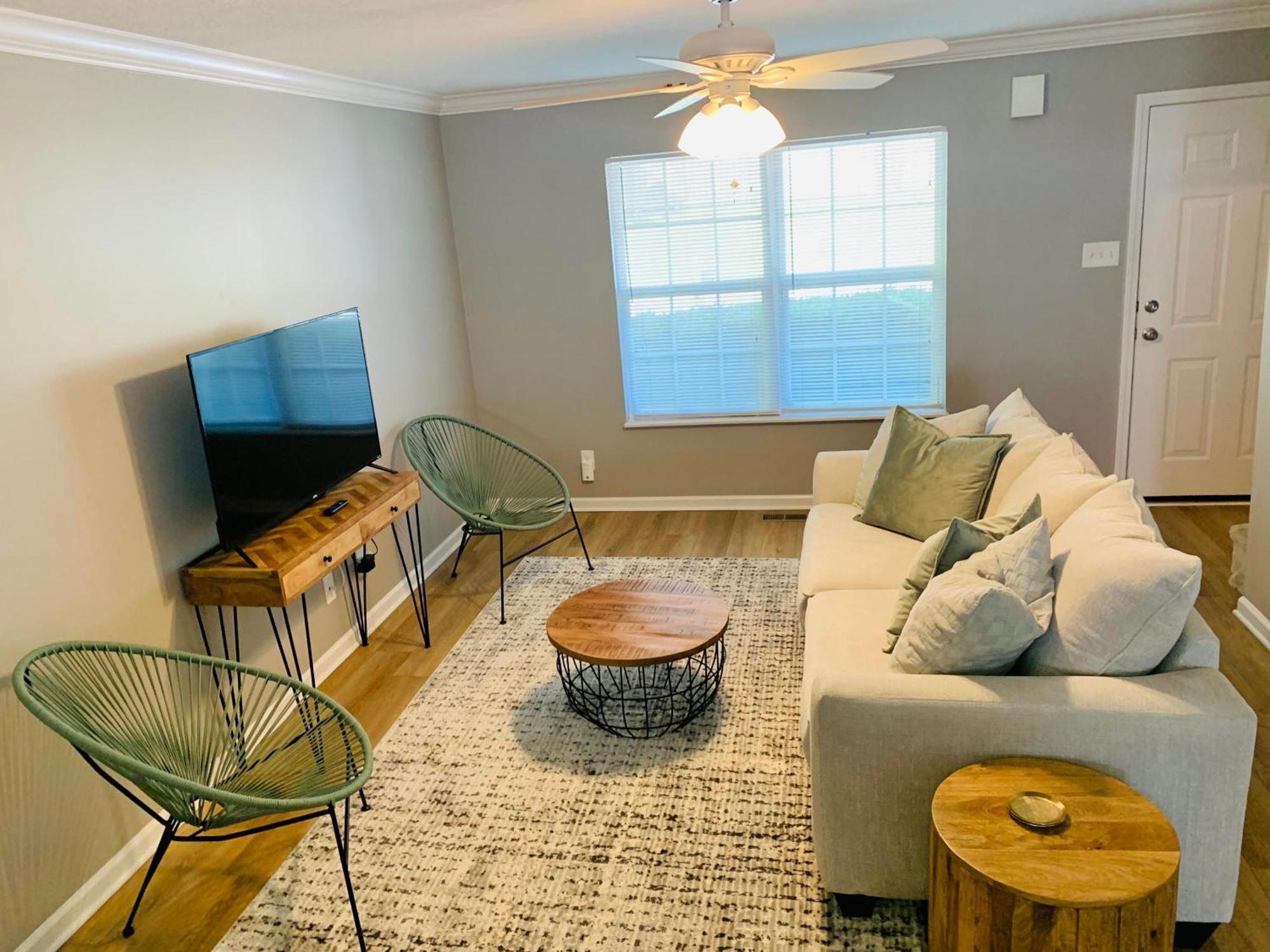 Sleek Retreat W/ Modern Vibes *